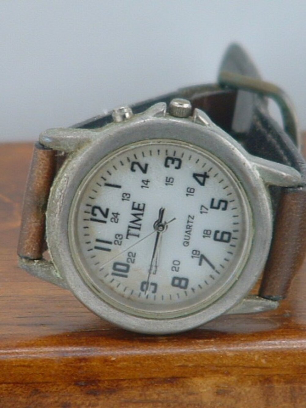 Pre-Owned Women's Time Casual Analog Outdoors Watch